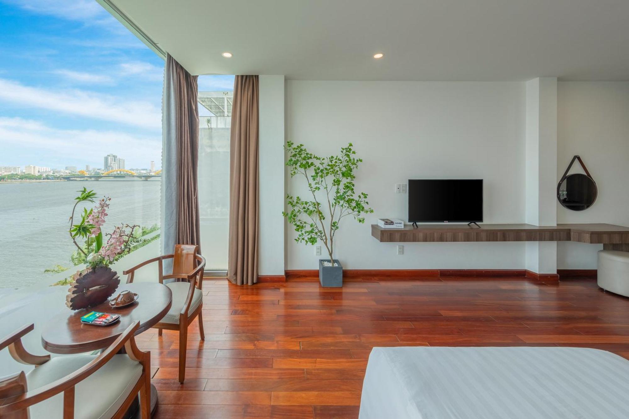 Hoang Linh Riverside Hotel Danang Bagian luar foto